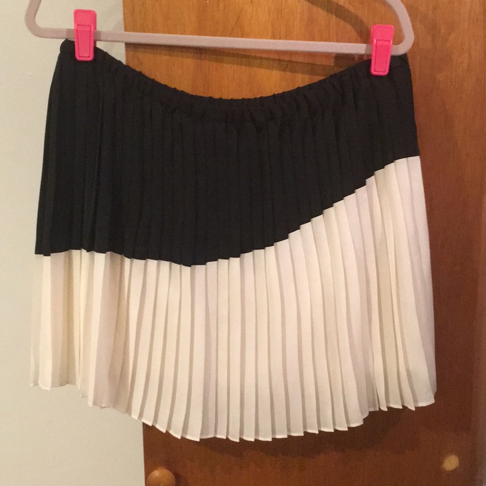 EUC Banana Republic pleated skirt sz  large